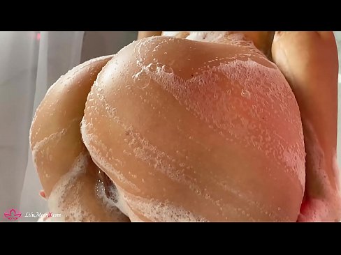 ❤️ 布鲁内特在淋浴时用振动器自慰阴部达到强烈的高潮 ❤️❌ Just porn